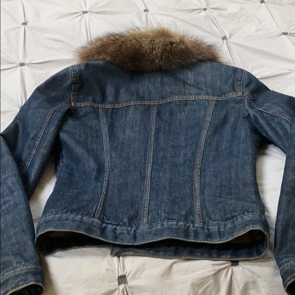 D&G (Dolce & Gabbana) Vintage denim jacket with genuine fur detachable collar. - Picture 3 of 6